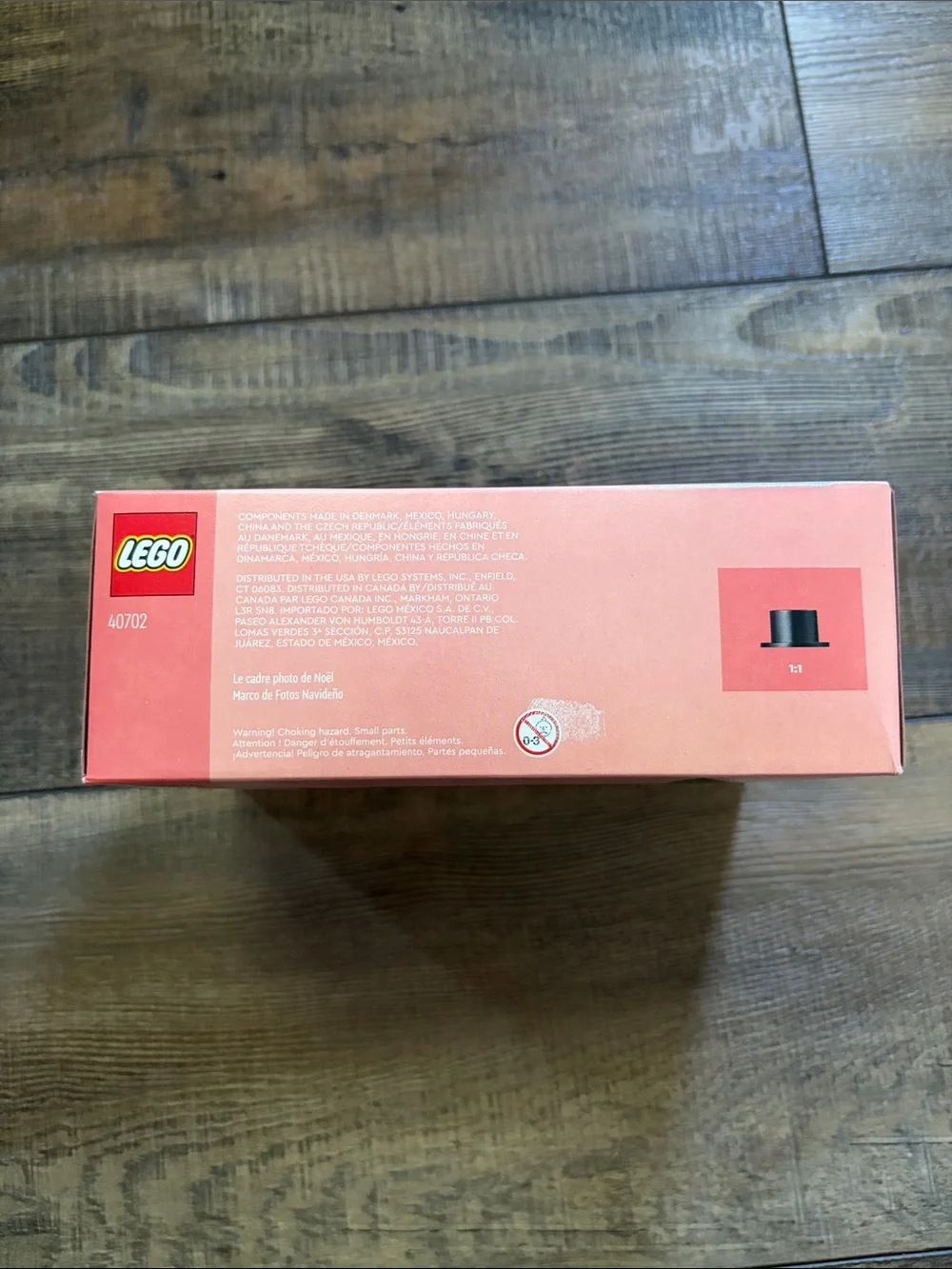 LEGO Red and Green Christmas Picture Frame Kit - Picture 3 of 6